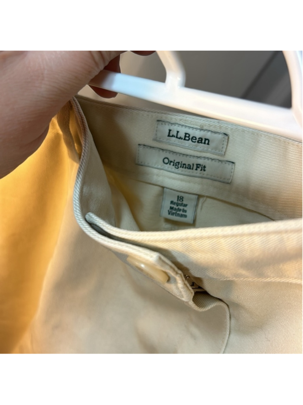 LL Bean original fit cream, coloured Bermuda shorts Size 18 - Picture 3 of 6